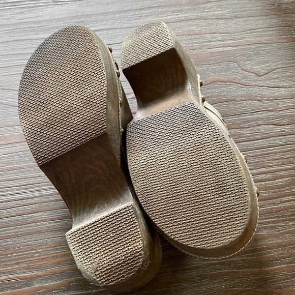 FloJo’s clogs in Bronzie gray with clunky heels. Size 7. - Picture 7 of 8